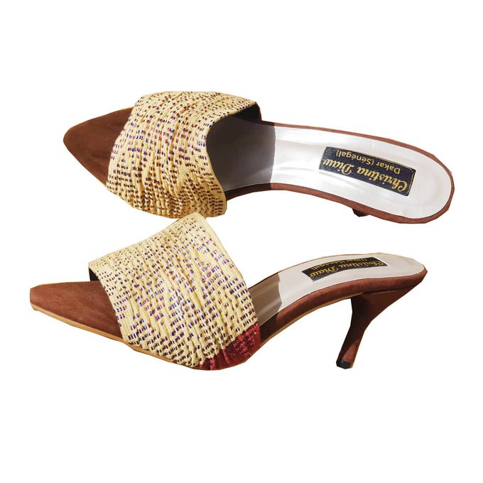 chaussures-femme-en-pagne-tisse-talons-pointu-beige.jpg chaussures femme en pagne tisse talons pointu beige