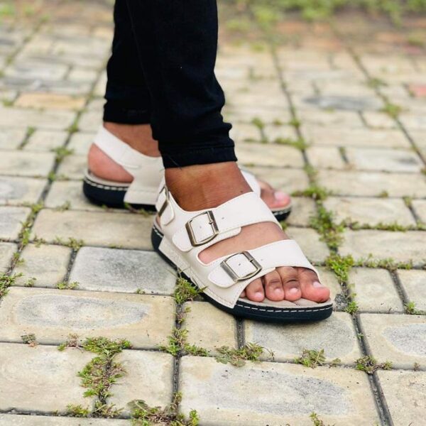 SANDALE DE QUALITÉ EN CUIR
